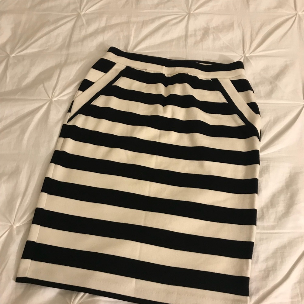 Stripped pencil skirt